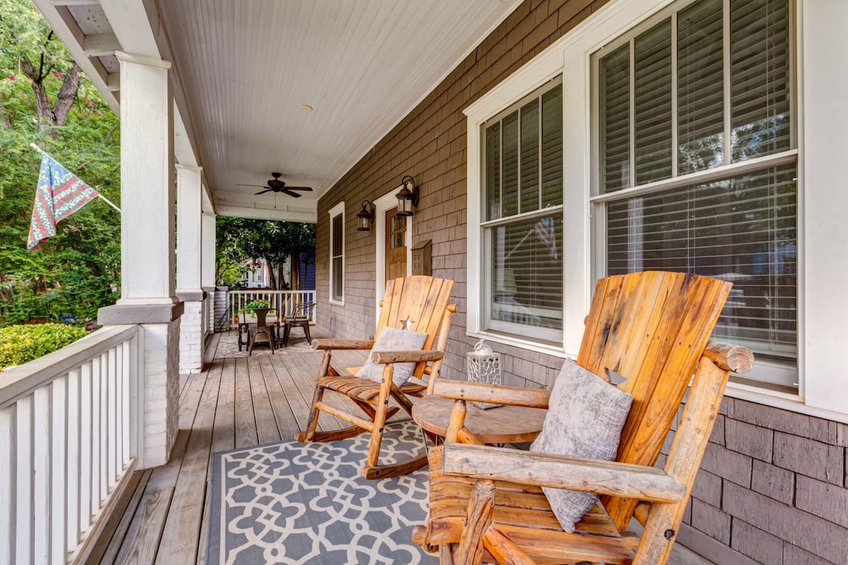Lovely Home & Guest Suite. Walk to City & Stadium.
