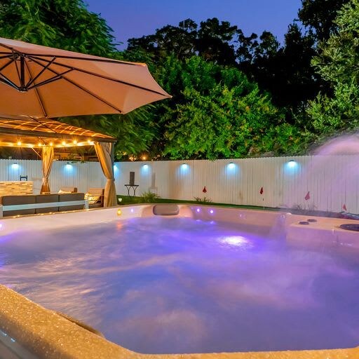 Backyard Oasis! Hot Tub, Games & BBQ! Mini-Golf! - Foto 11