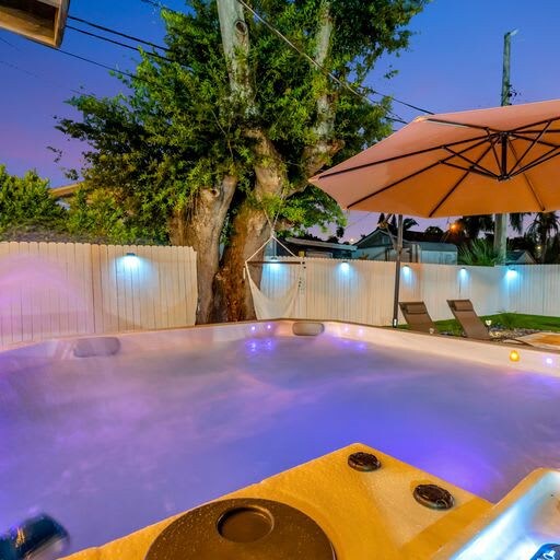 Backyard Oasis! Hot Tub, Games & BBQ! Mini-Golf! - Foto 30