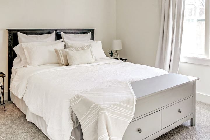 2 BR Highland House of Historic DWTN Franklin