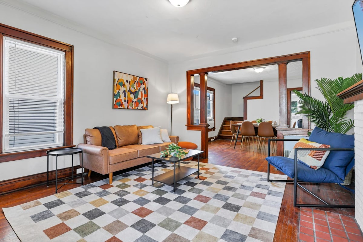 Bright Pet Friendly 3BR Home Near Children’s Hosp