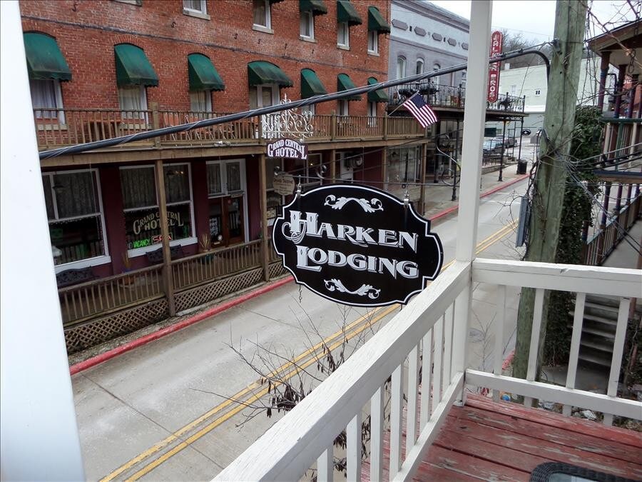 The Moderne Suite Downtown Balcony, Parking — Eureka Springs, AR — vacation rental