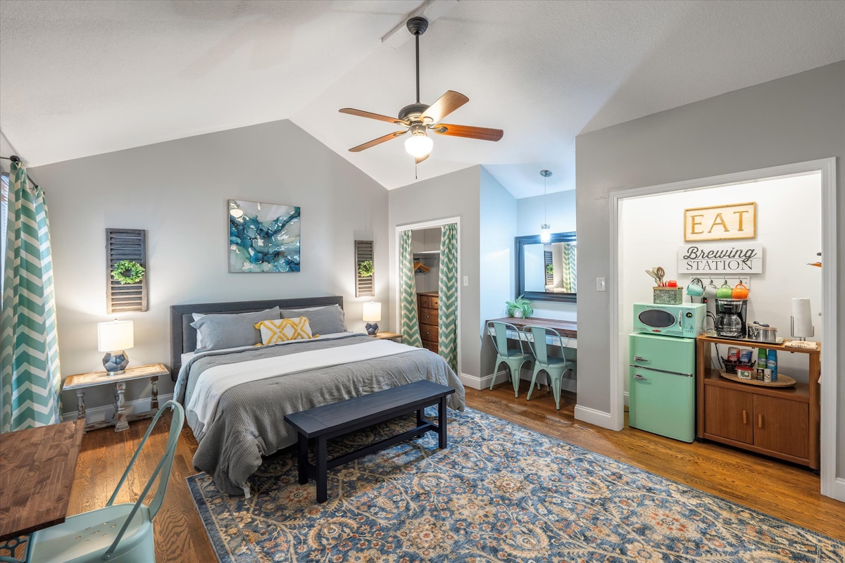 Farm Suite, King bed, firepit, BBQ grill, animals! — Asheville, NC — vacation rental
