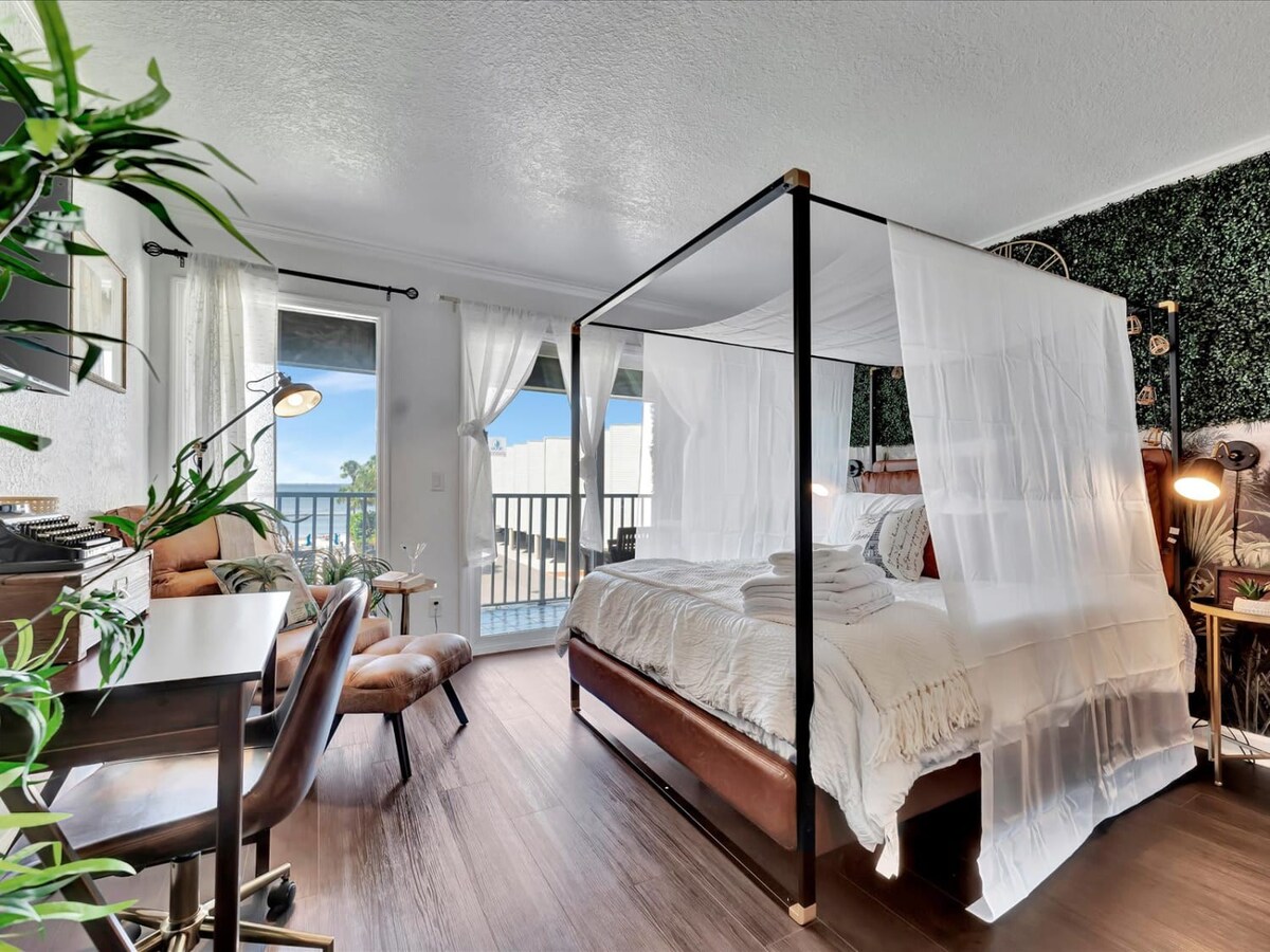 Hemingways 2 Bed Suite on Tampa Bay & Heated Pool — Tampa, FL — vacation rental