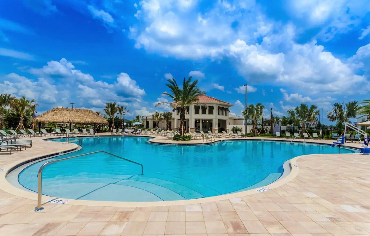 3BR Condo w/ Free Waterpark – 12 Mins to Disney