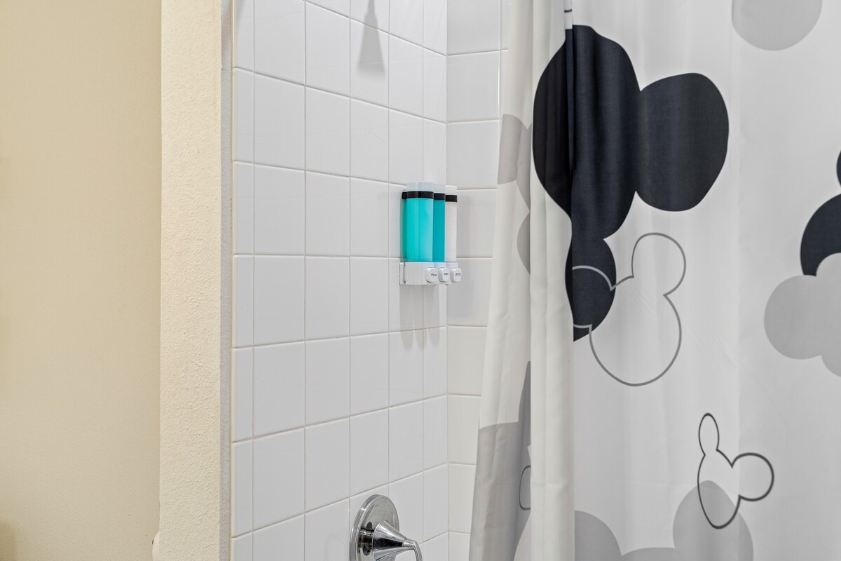 3BR Condo w/ Free Waterpark – 12 Mins to Disney