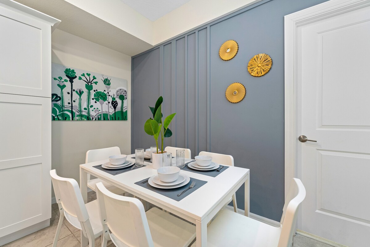 3BR Condo w/ Free Waterpark – 12 Mins to Disney