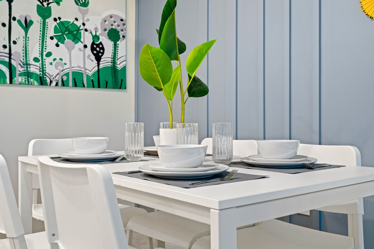 3BR Condo w/ Free Waterpark – 12 Mins to Disney