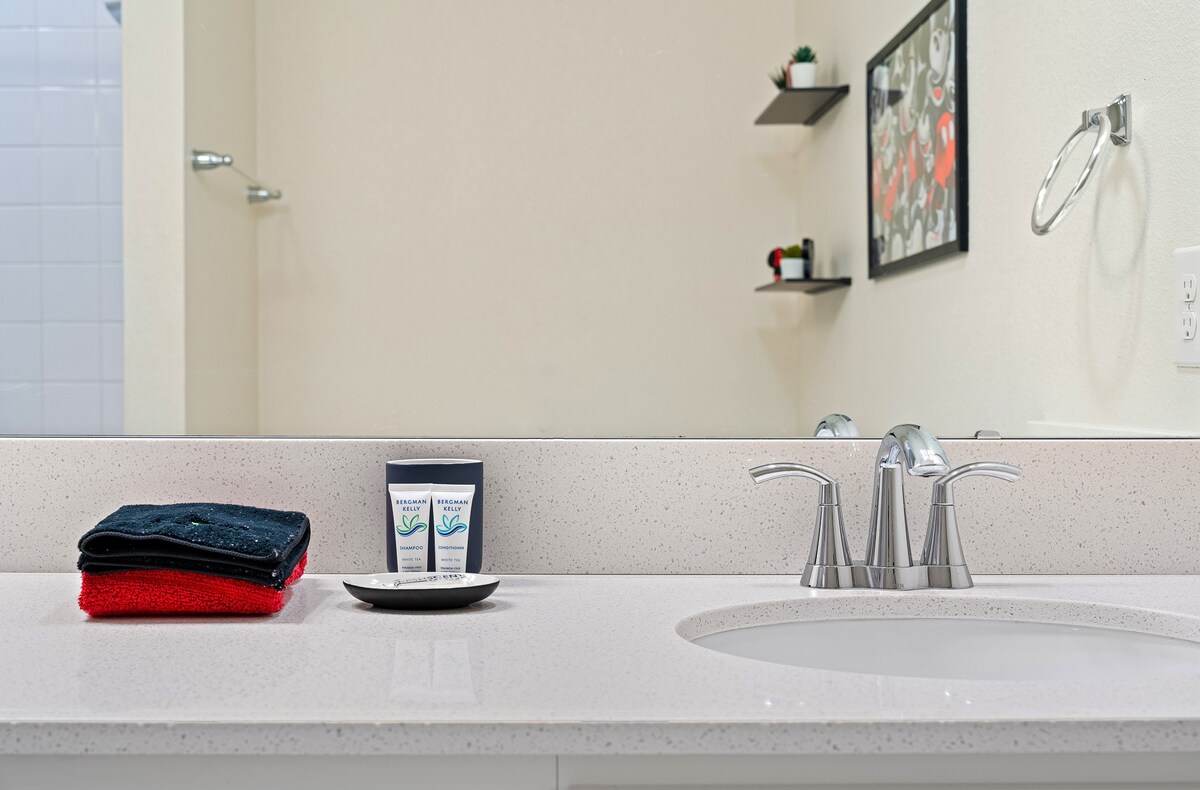 3BR Condo w/ Free Waterpark – 12 Mins to Disney