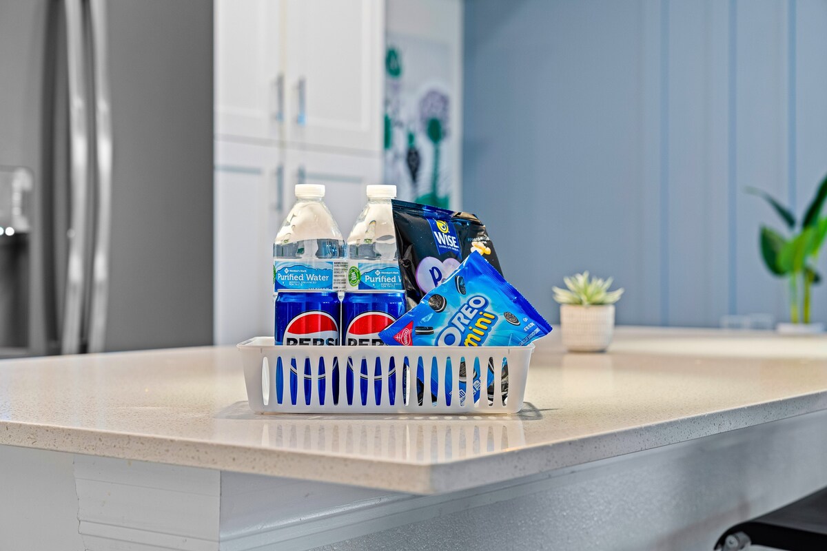 3BR Condo w/ Free Waterpark – 12 Mins to Disney