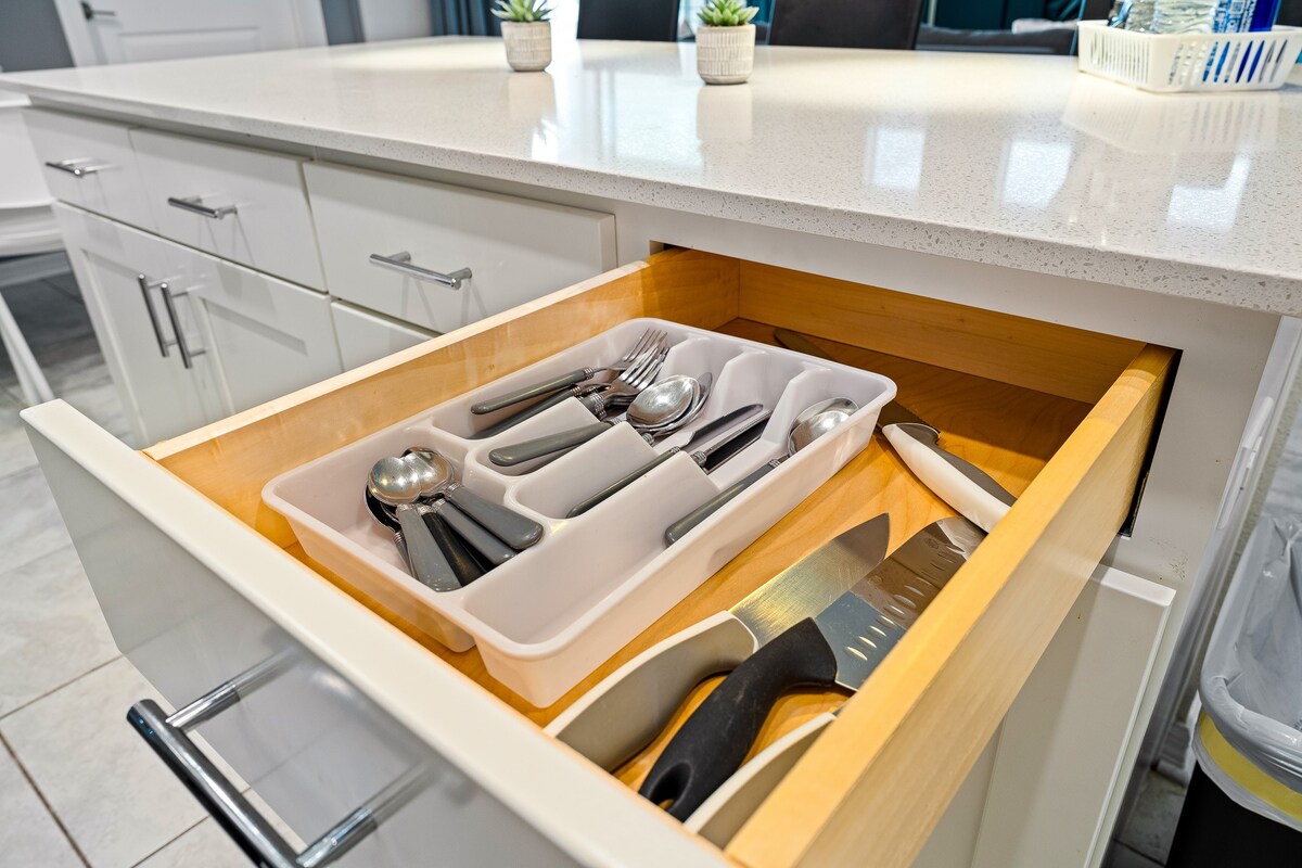 3BR Condo w/ Free Waterpark – 12 Mins to Disney