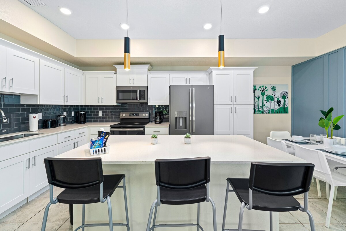 3BR Condo w/ Free Waterpark – 12 Mins to Disney