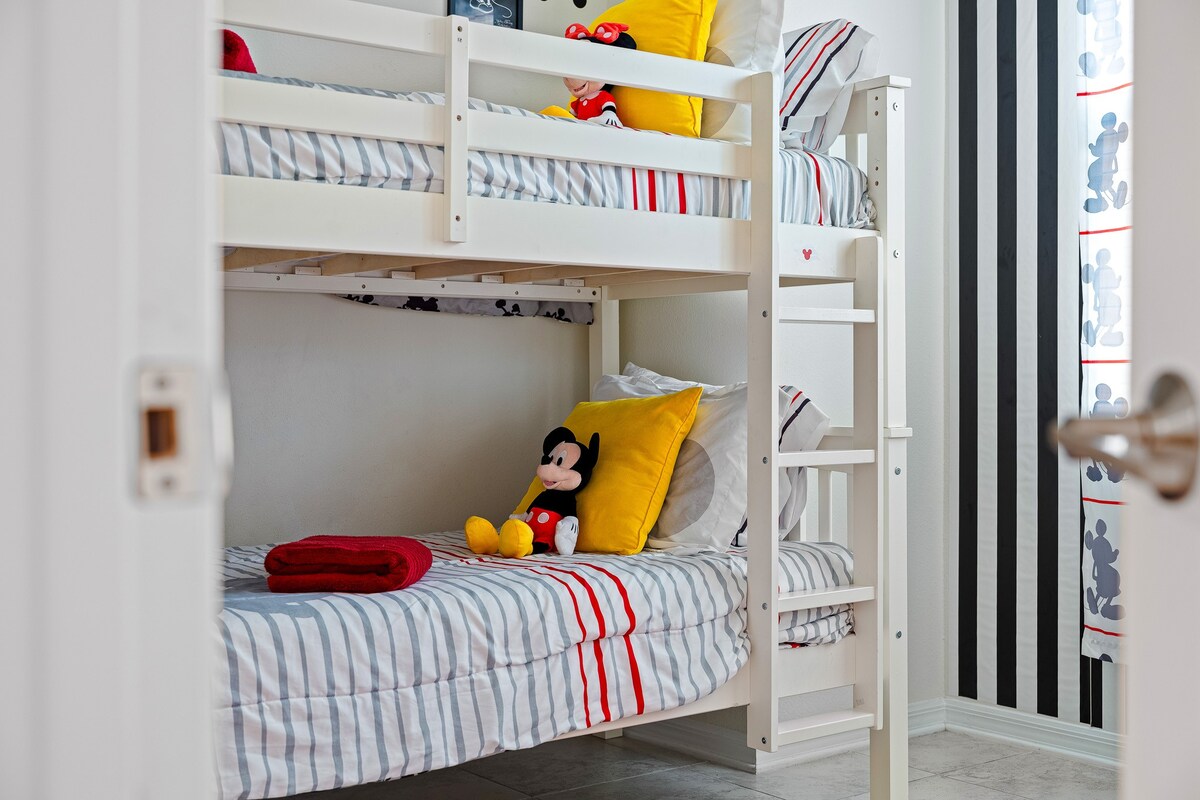 3BR Condo w/ Free Waterpark – 12 Mins to Disney