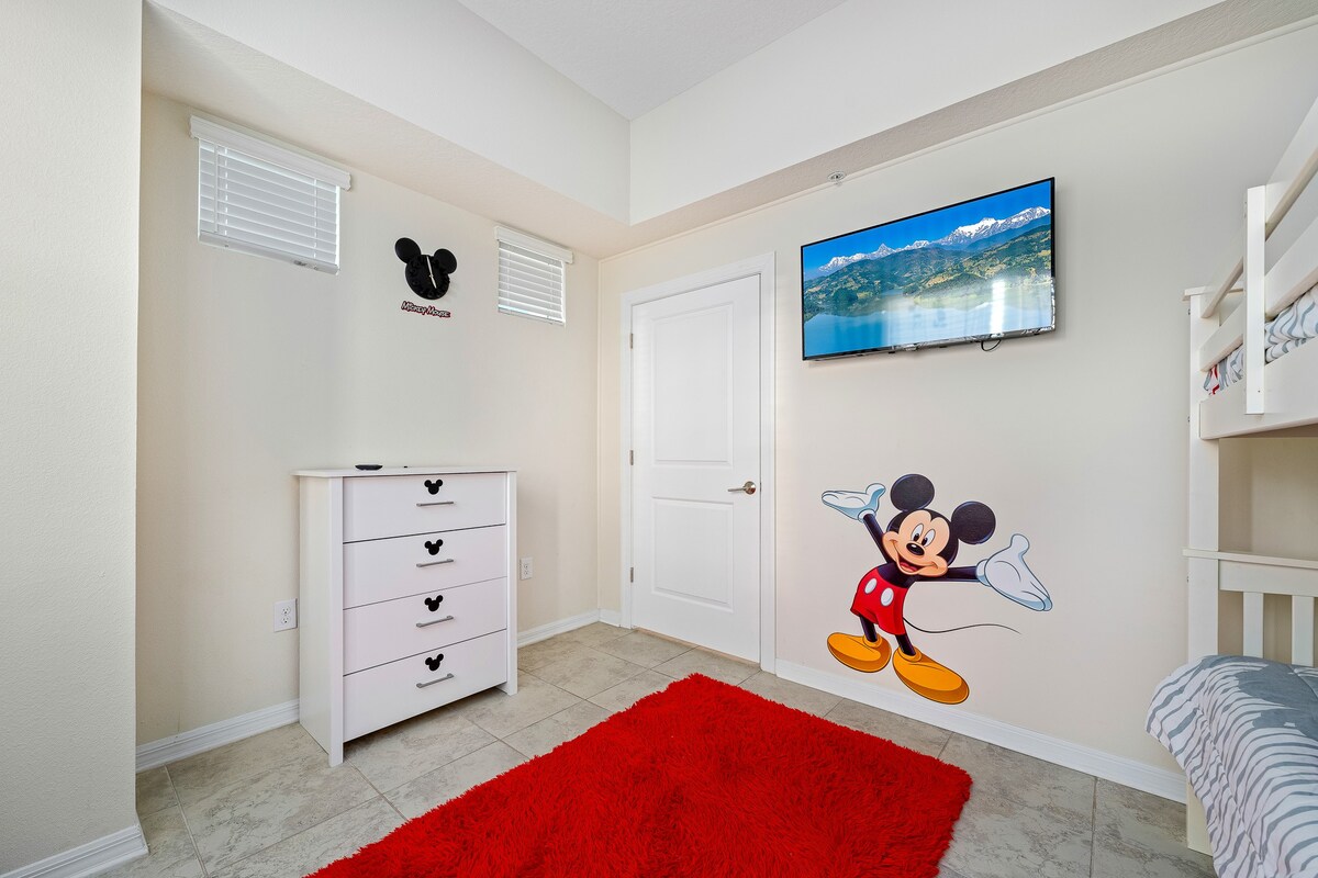 3BR Condo w/ Free Waterpark – 12 Mins to Disney