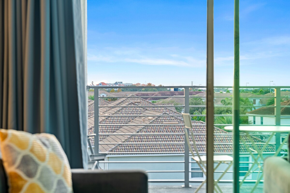 3BR Condo w/ Free Waterpark – 12 Mins to Disney