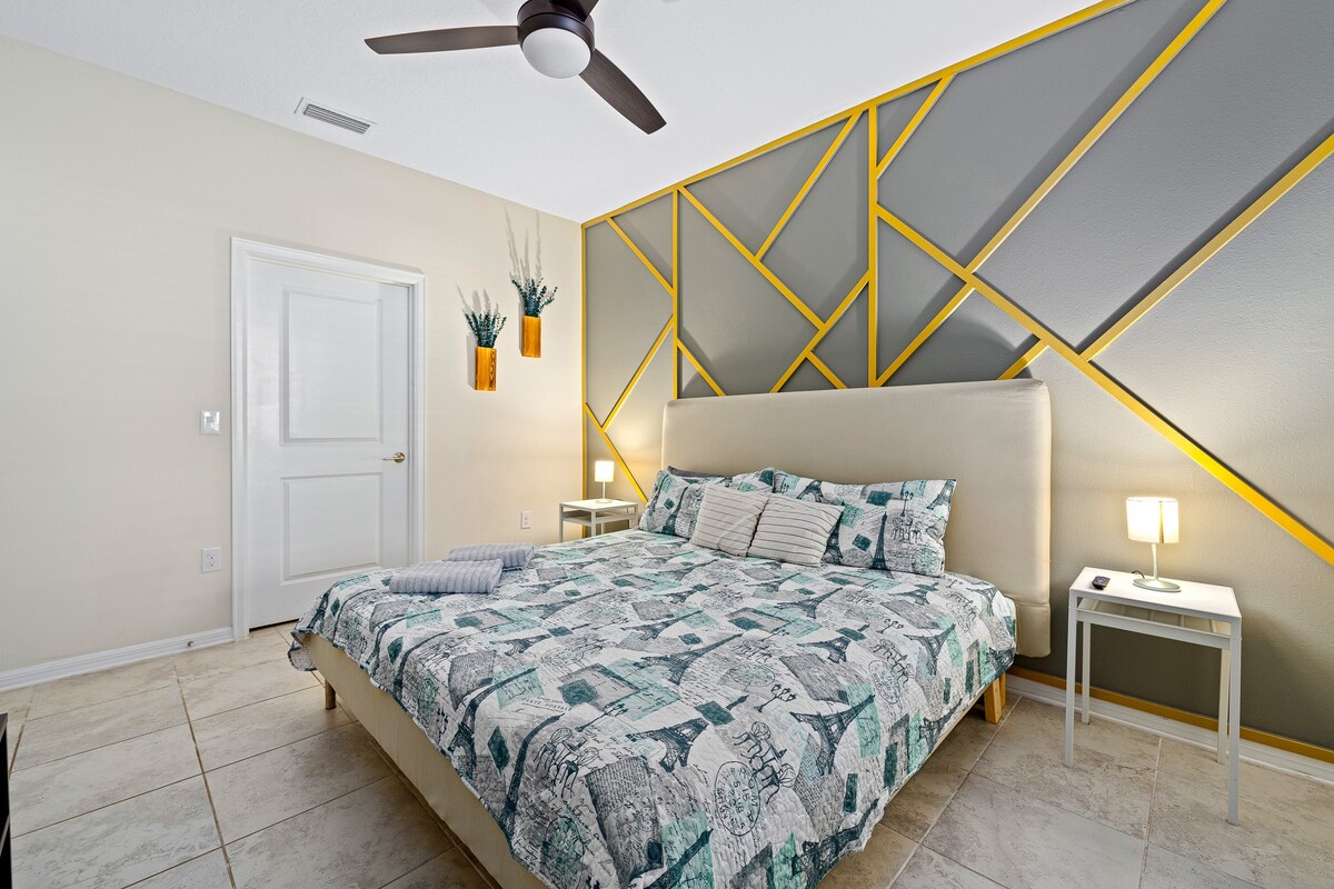 3BR Condo w/ Free Waterpark – 12 Mins to Disney