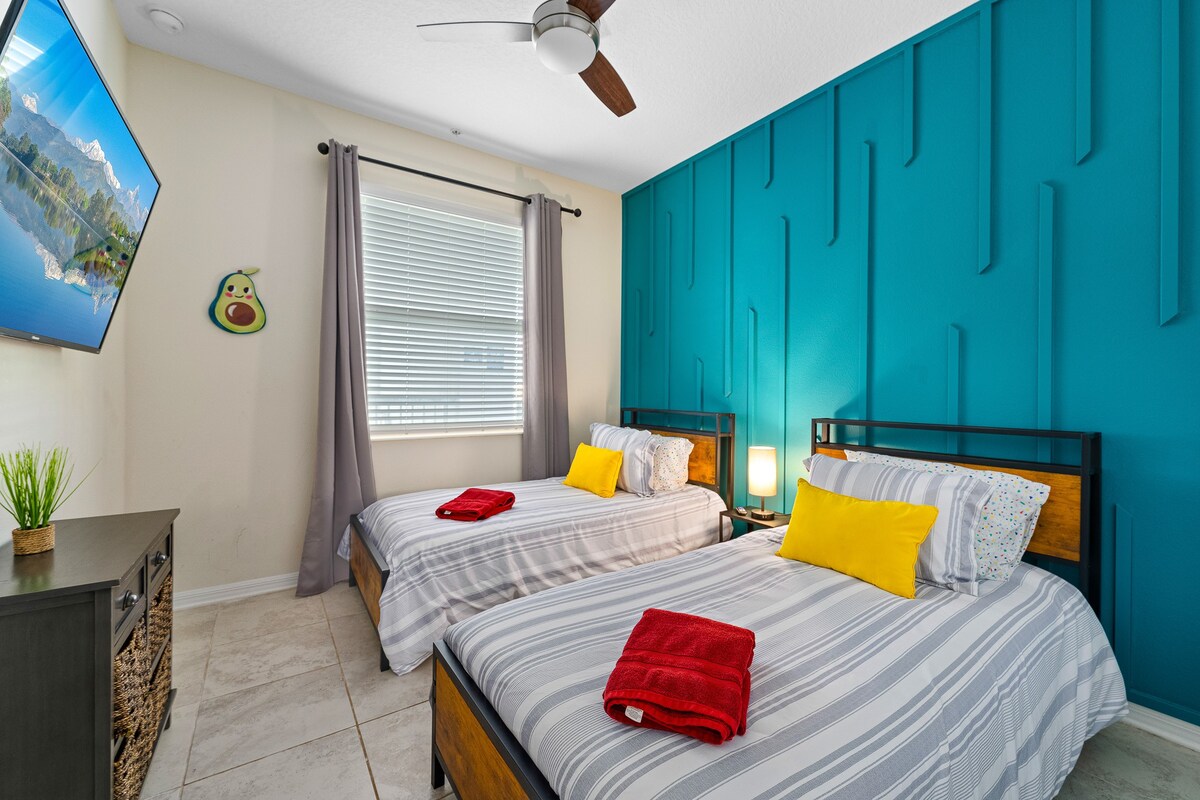 3BR Condo w/ Free Waterpark – 12 Mins to Disney