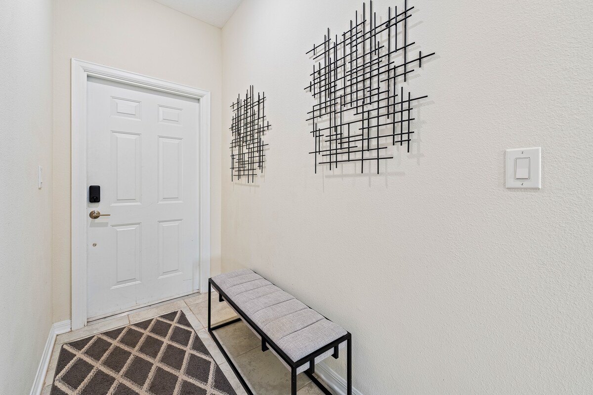 3BR Condo w/ Free Waterpark – 12 Mins to Disney