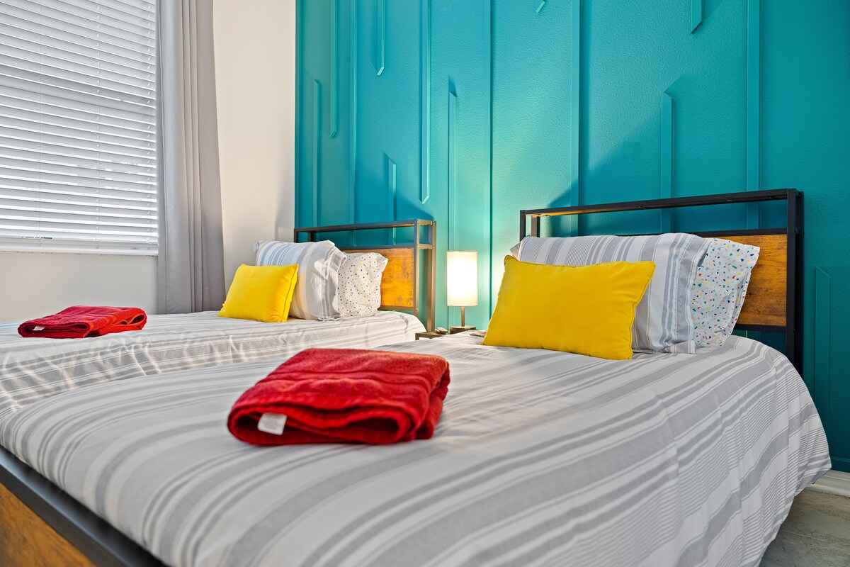 3BR Condo w/ Free Waterpark – 12 Mins to Disney