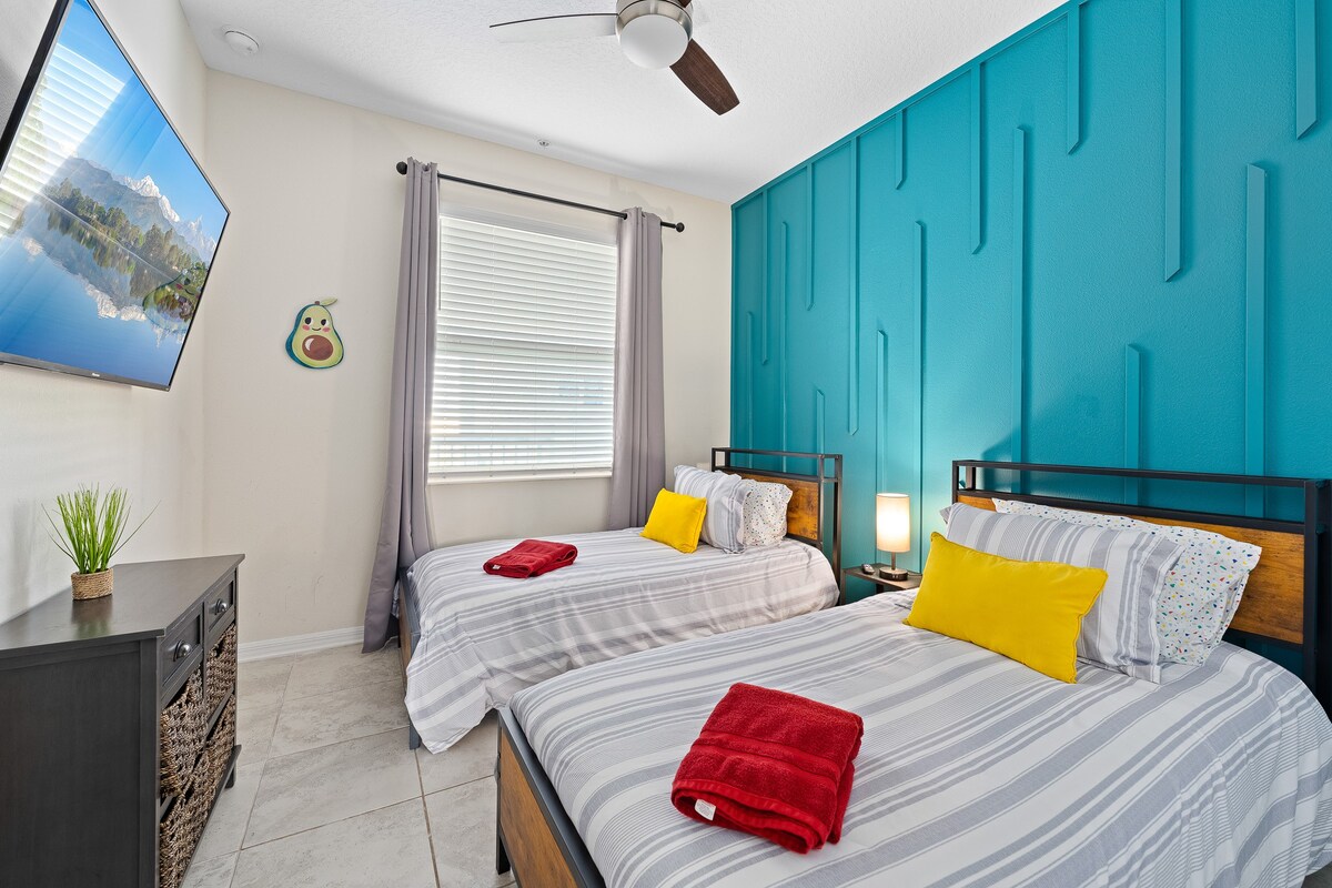 3BR Condo w/ Free Waterpark – 12 Mins to Disney