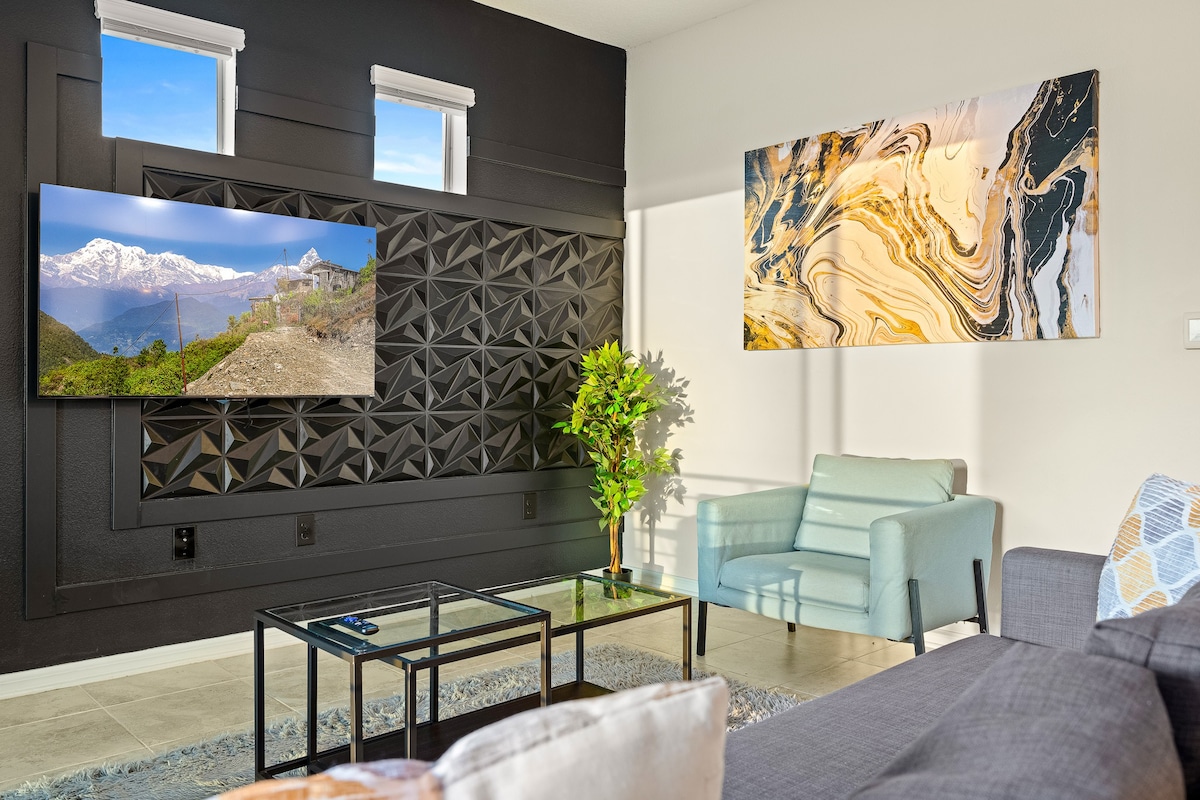 3BR Condo w/ Free Waterpark – 12 Mins to Disney