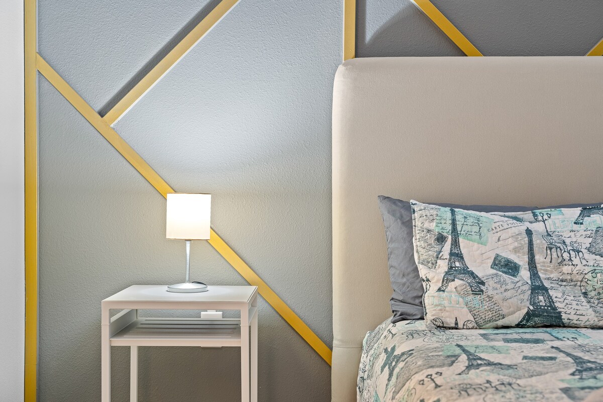 3BR Condo w/ Free Waterpark – 12 Mins to Disney