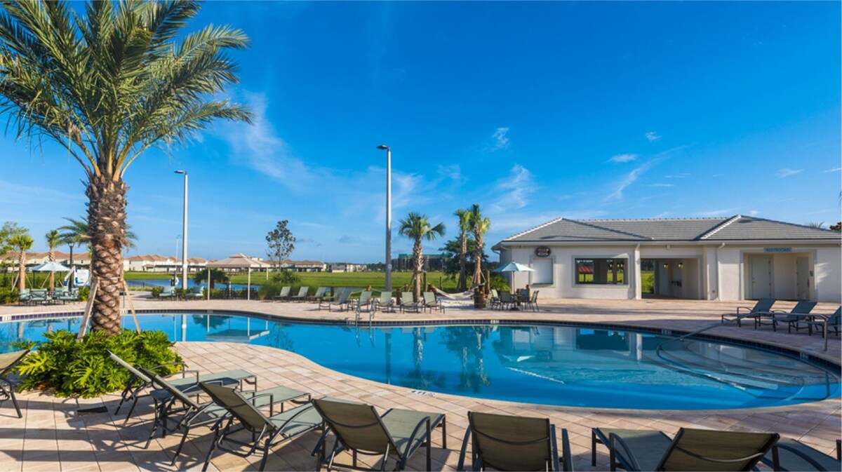 3BR Condo w/ Free Waterpark – 12 Mins to Disney