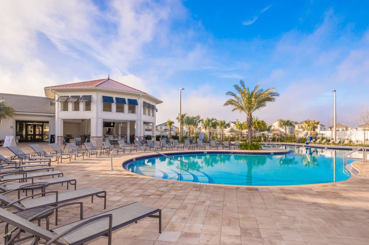 3BR Condo w/ Free Waterpark – 12 Mins to Disney