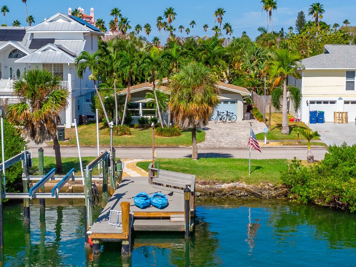 Heated Pool | Park your boat, free kayaks & bikes! 4