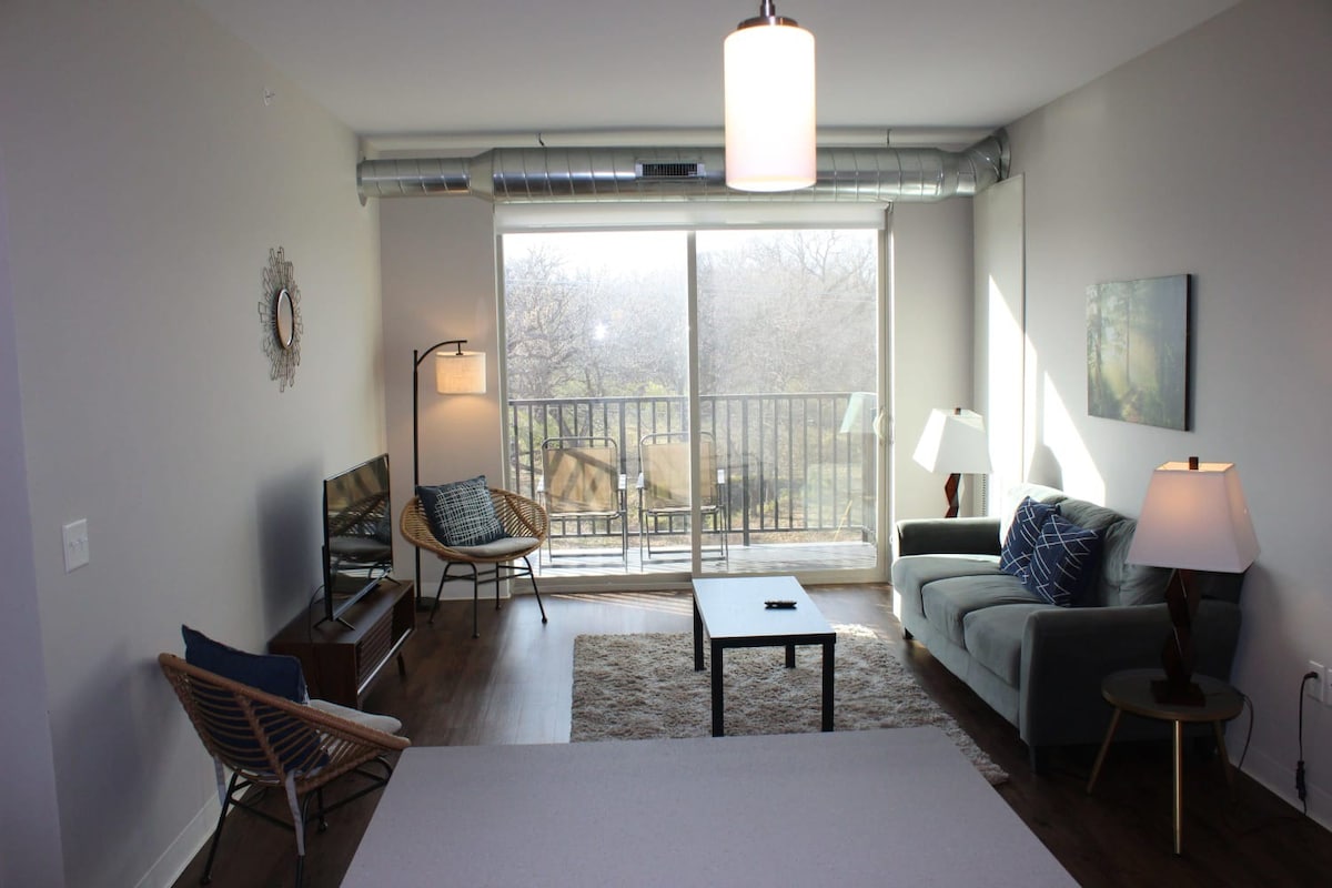 Stylish Complex With Hot Tub And Gym - Bright And Spacious Haven - Iowa (State)