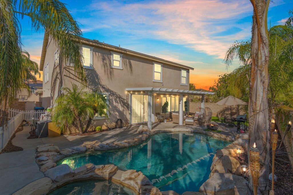 Minutes to Wineries |Outdoor Oasis | Pool Table