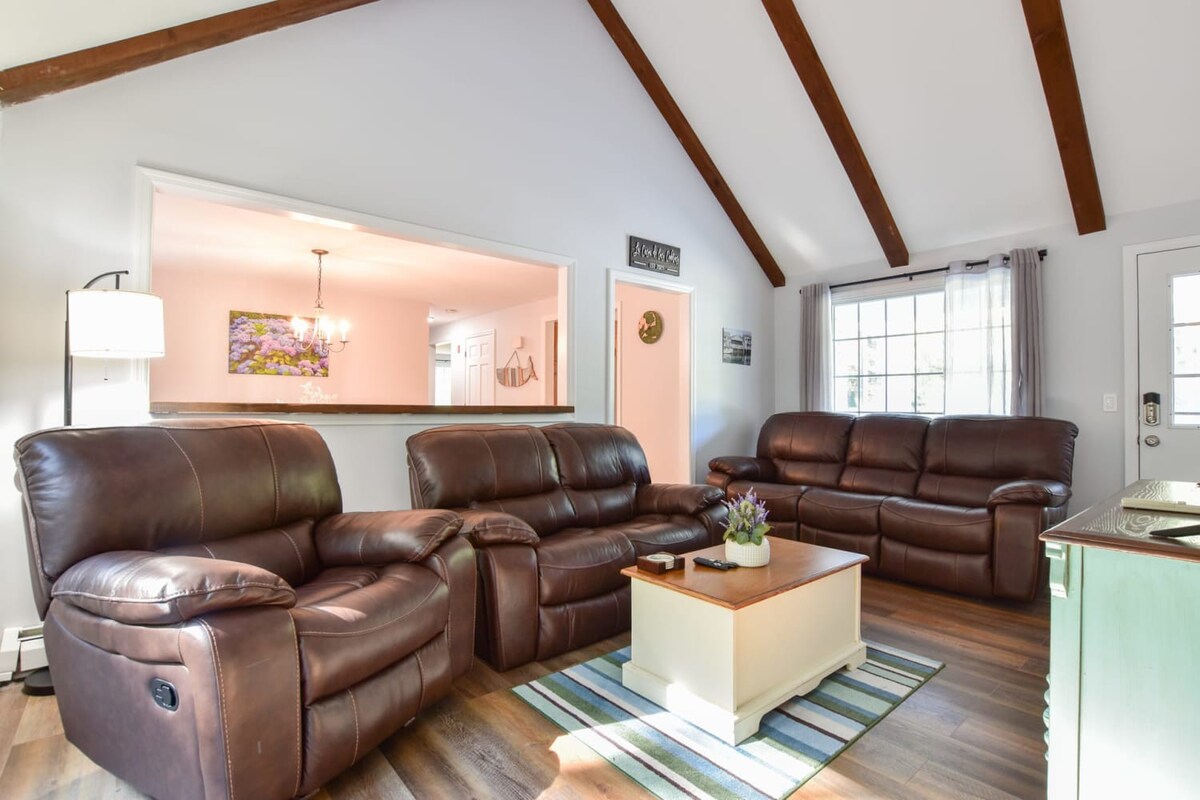 Photo 9 of Del Mar #20025 - Peaceful Yarmouth home with thoughtful touches!