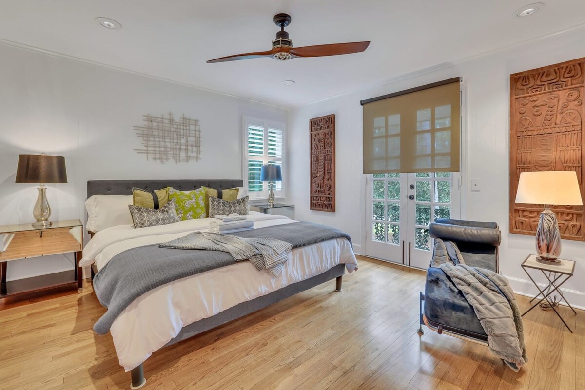 TheGrey -Spacious,Eclectic,Home in a Serene Setting 4