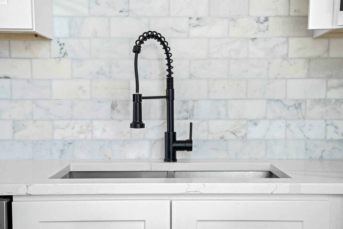 Mins to Beach! Recently remodeled! Putting Green!