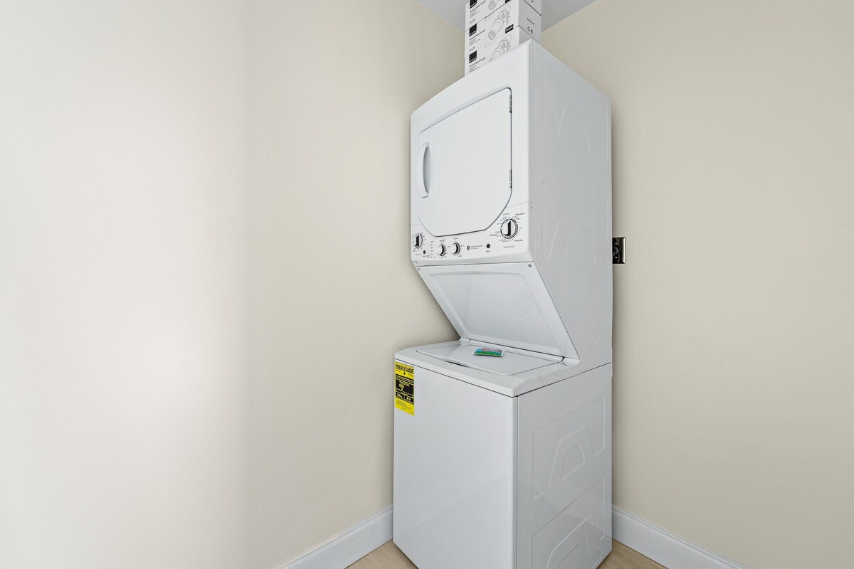 Mins to Beach! Recently remodeled! Putting Green!