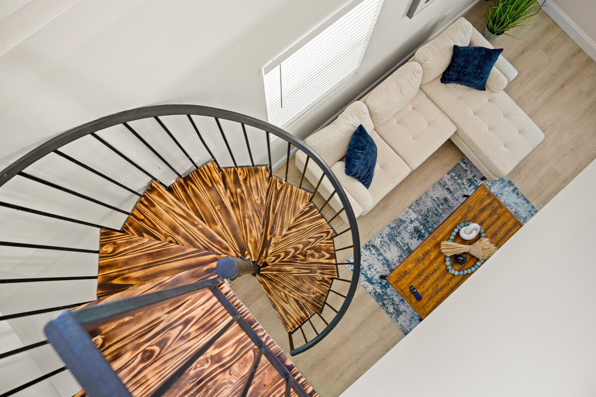 Mins to Beach! Recently remodeled! Putting Green!