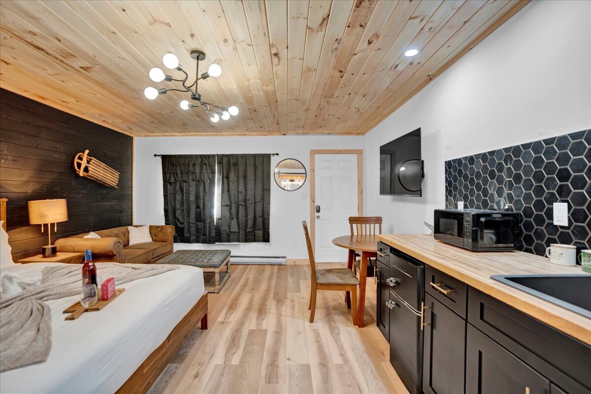 Pocono Bold & Modern | Firepits | Pet Friendly