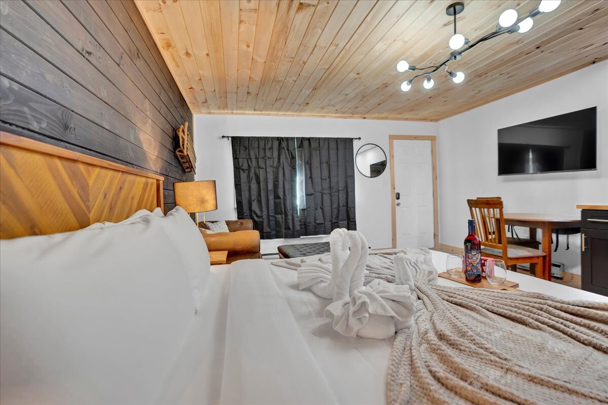 Pocono Bold & Modern | Firepits | Pet Friendly