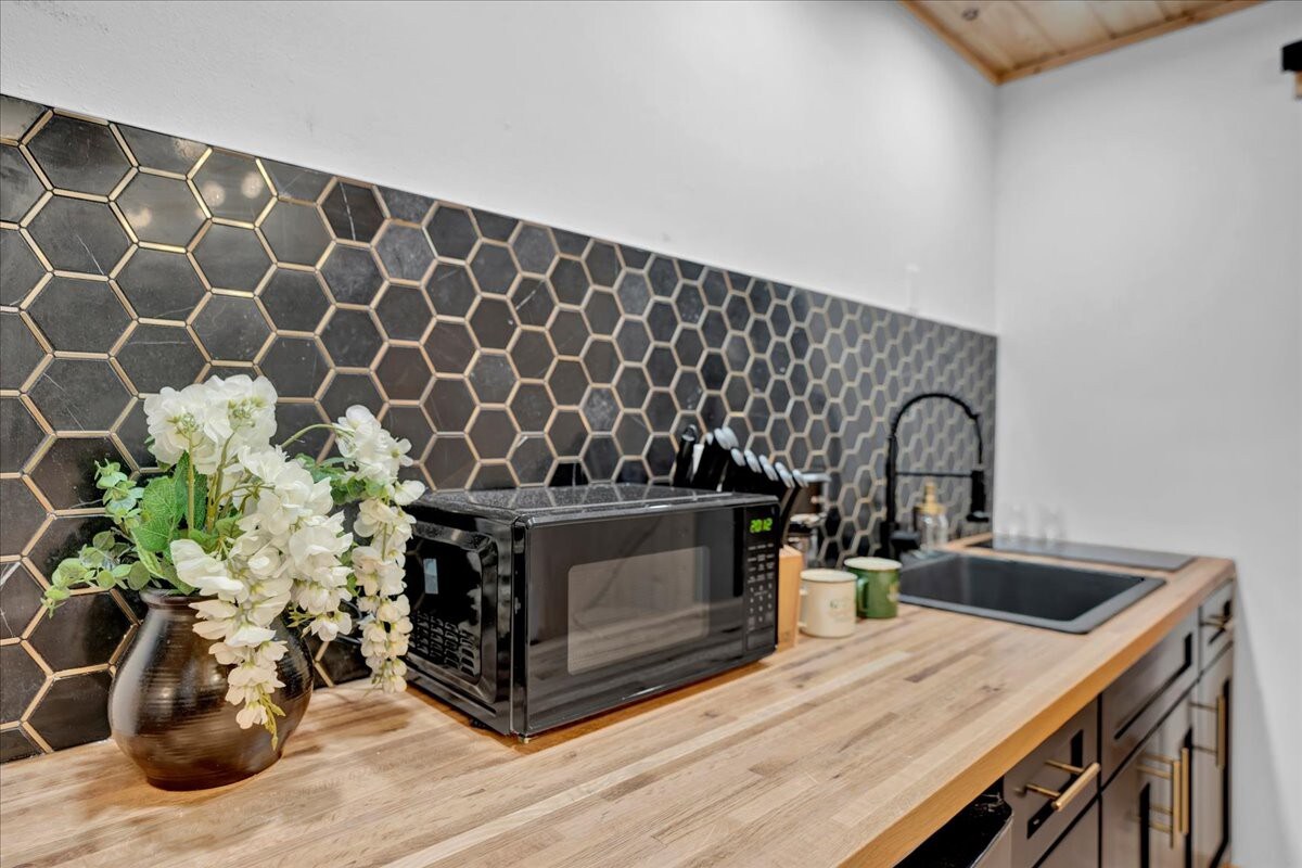 Pocono Bold & Modern | Firepits | Pet Friendly
