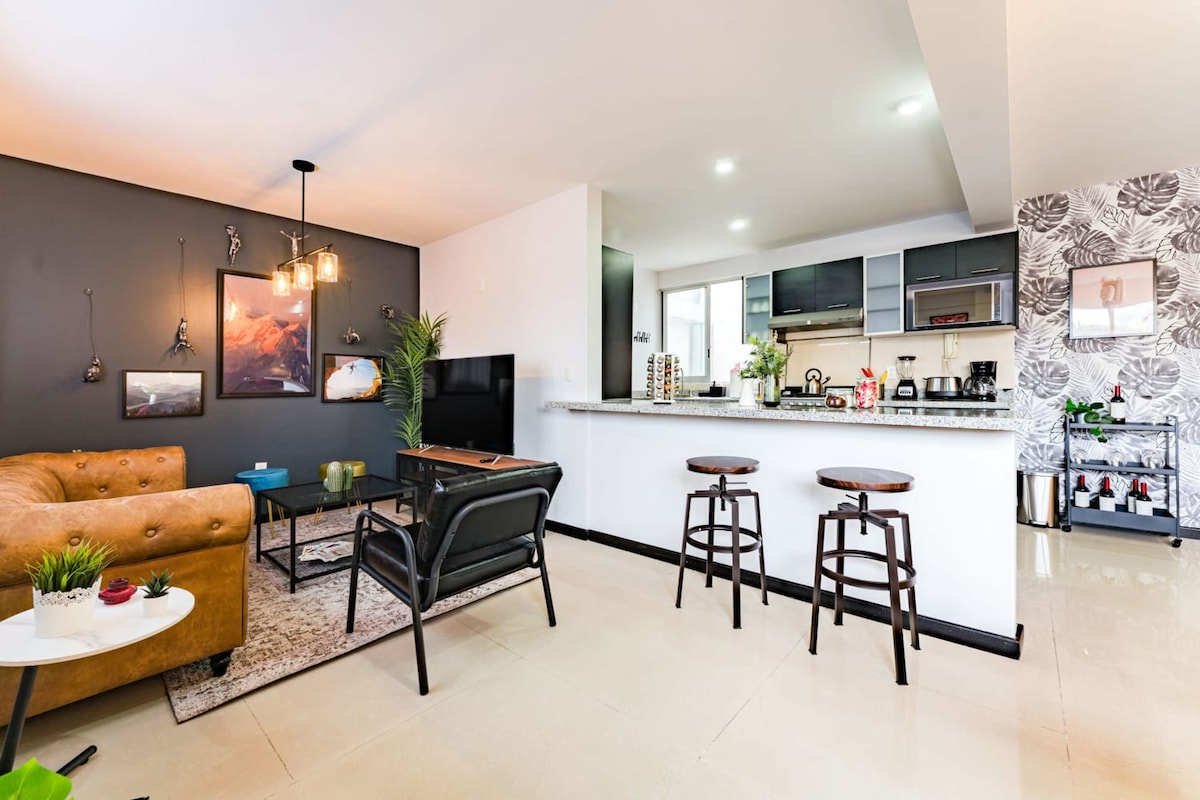 Roma Norte Condo with City Views & Workspace — Ciudad de México, Ciudad de México — vacation rental