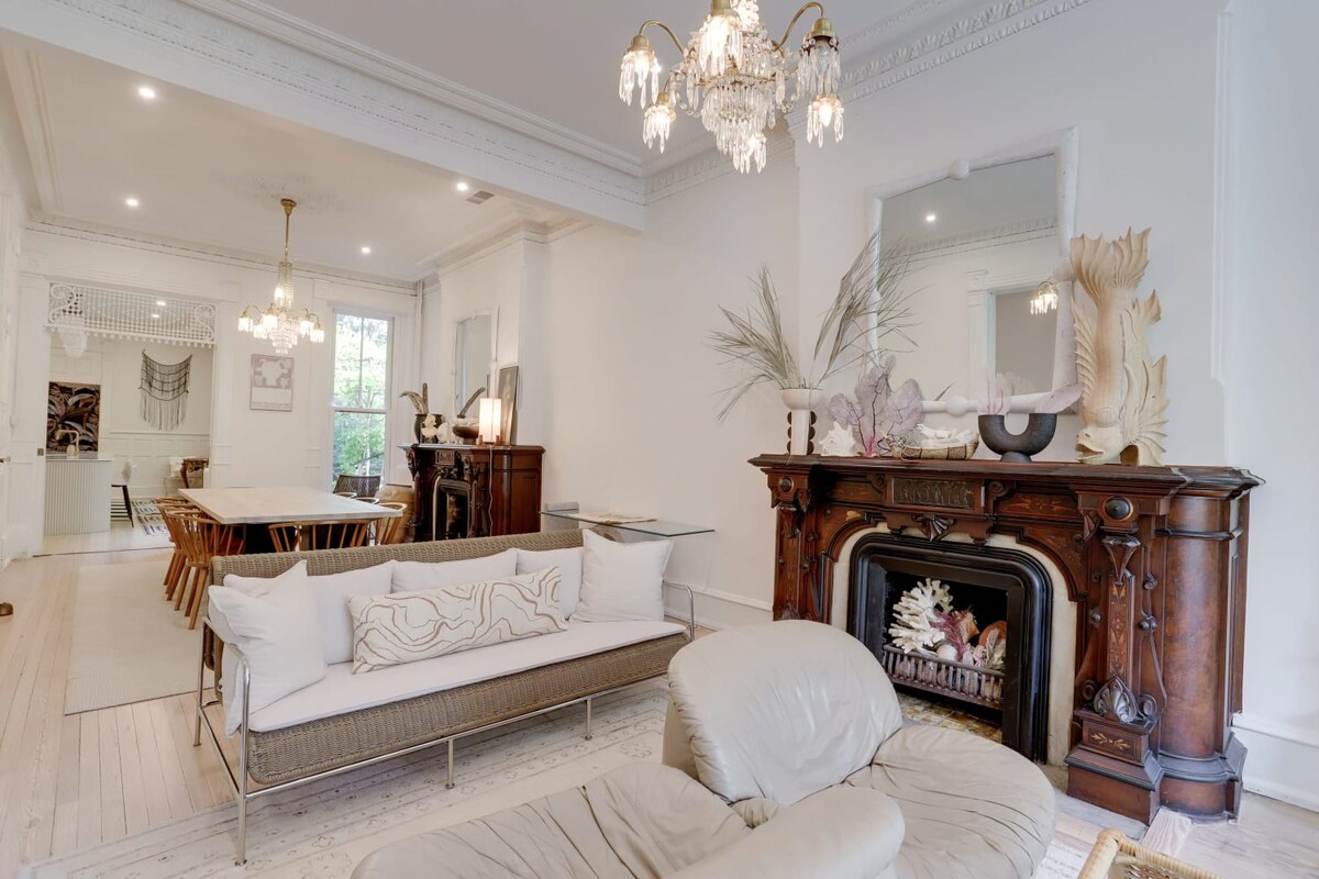 Historic & Chic Estate Sojourn on East Capitol