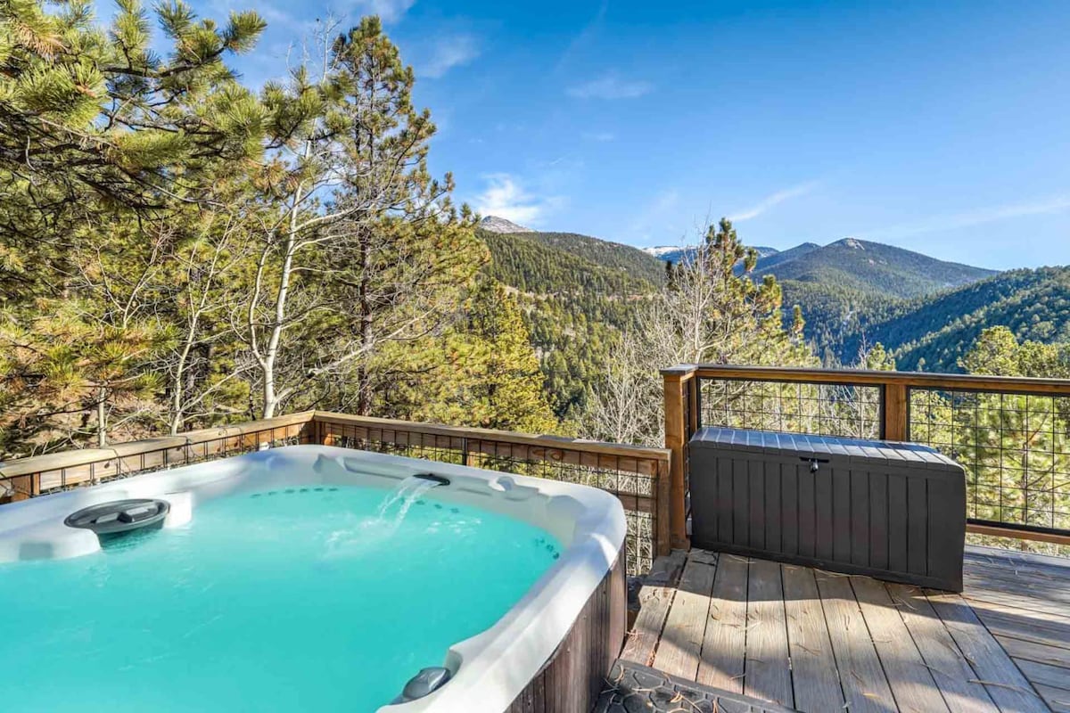 Timber Peak Cabin! Hot Tub,BBQ & Scenic Views! — Divide, CO — vacation rental