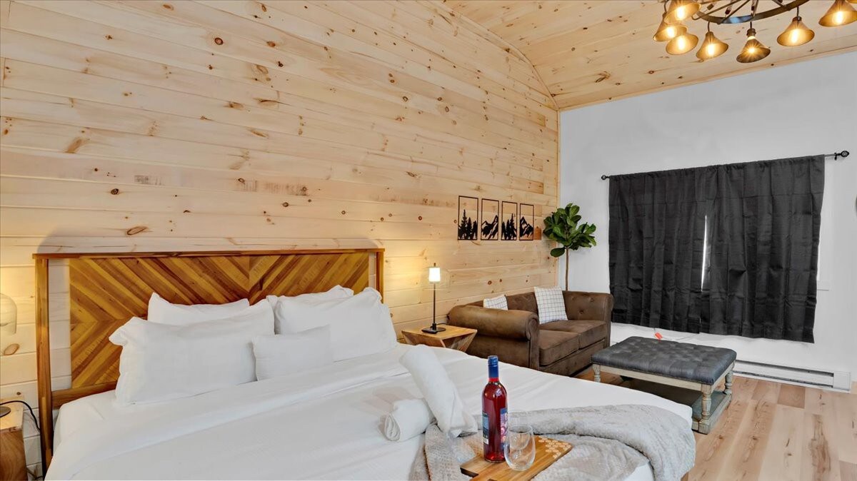 Pocono Modern Vaulted Pine | Firepits | Pickleball