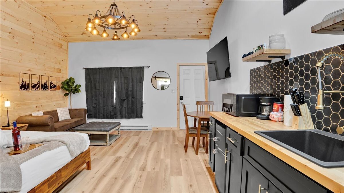 Pocono Modern Vaulted Pine | Firepits | Pickleball