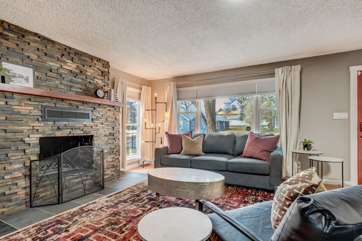 Blackstone Trails! Downtown w BBQ & Fire Pit! — Colorado Springs, CO — vacation rental
