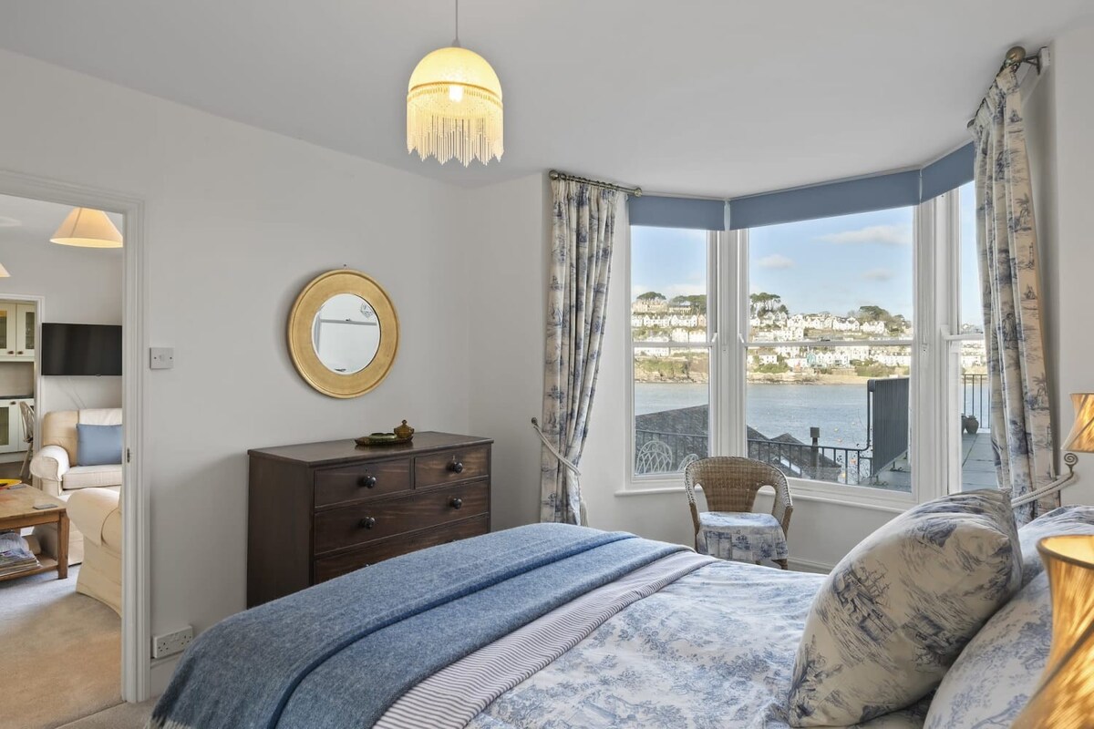 Apartment, Sea Views & Terrace on Waters Edge — Polruan, England — vacation rental