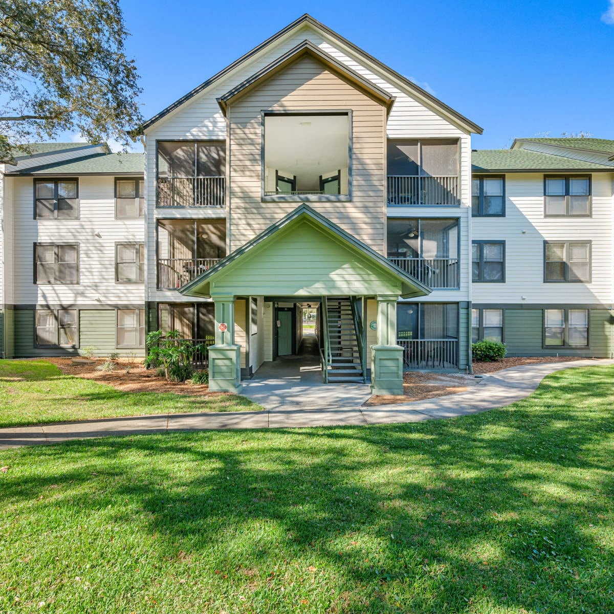 3 MI to USF! Pool! GYM & Pet Friendly!