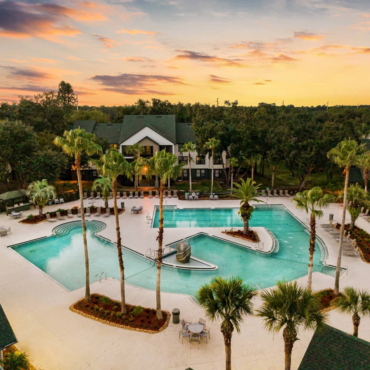 3 MI to USF! Pool! GYM & Pet Friendly!