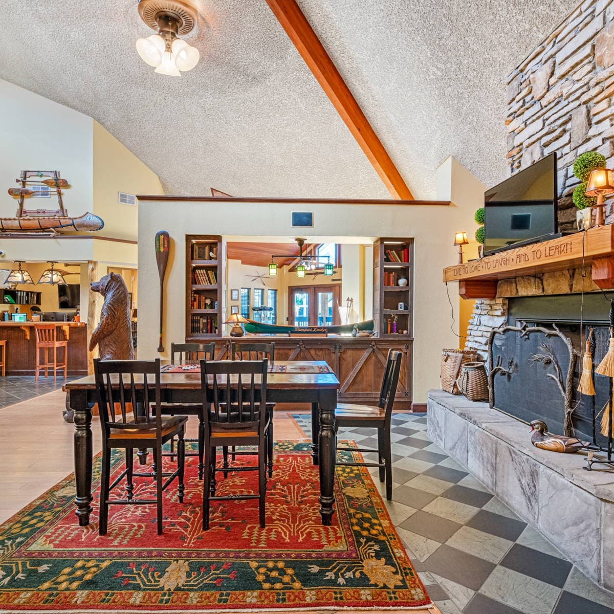 3 MI to USF! Pool! GYM & Pet Friendly!