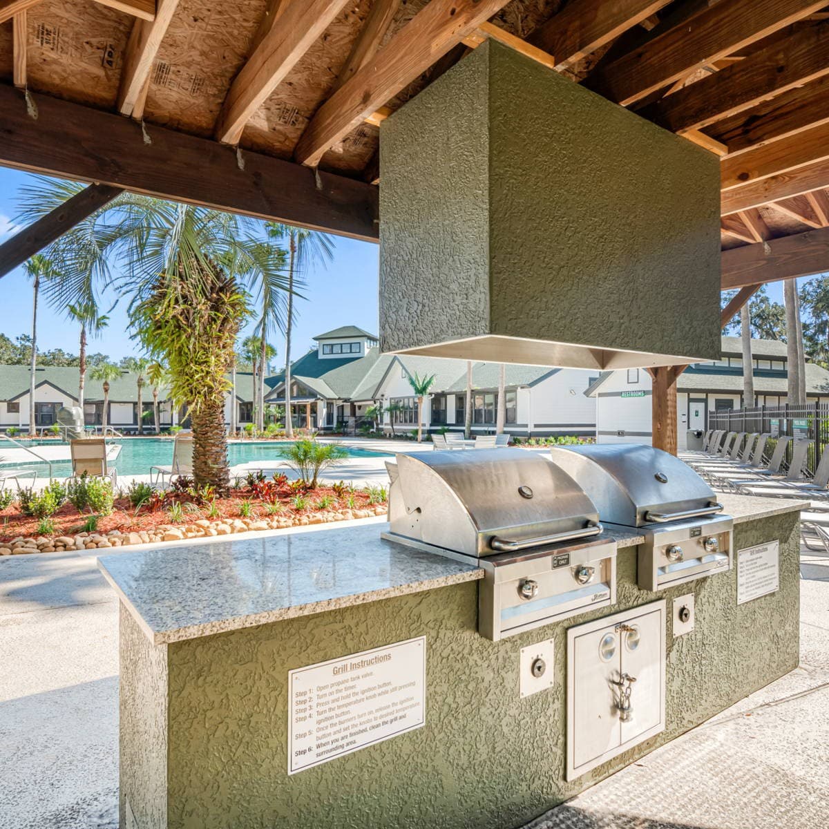 3 MI to USF! Pool! GYM & Pet Friendly!